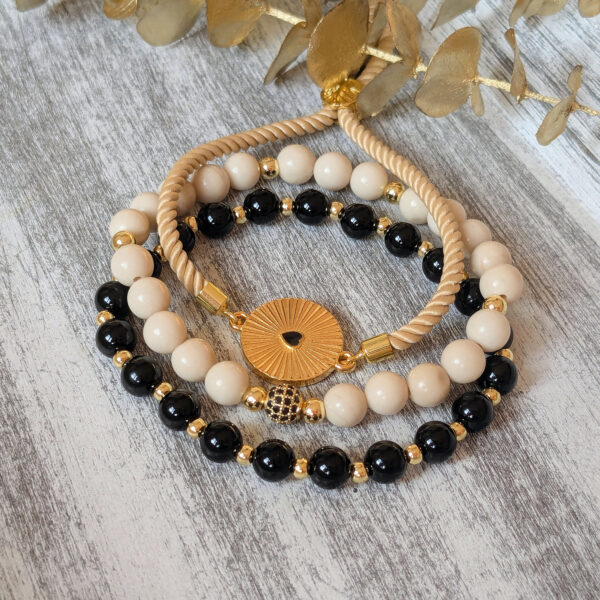 Set z ónyxu a fosílie