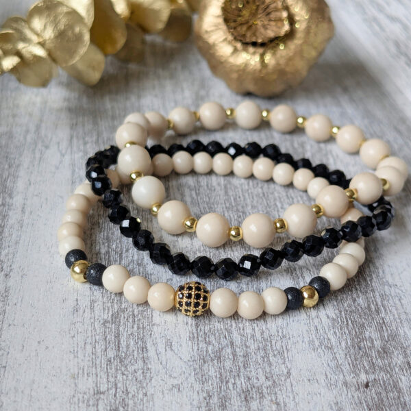 Set s čiernou korálkou