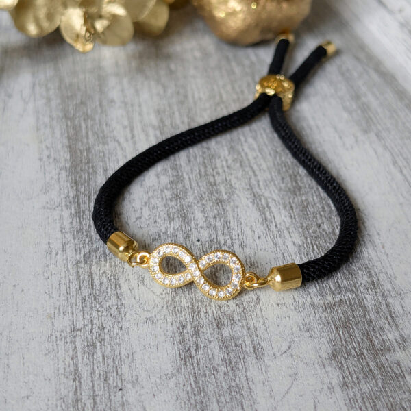 Šnúrkový náramok infinity