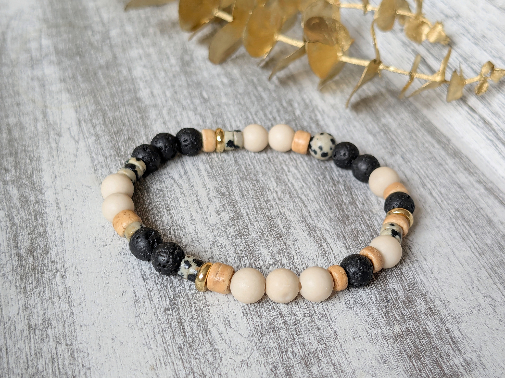 Náramok v prírodných farbách