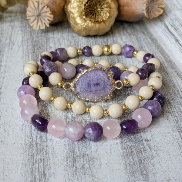 Set s fialovou drúzou