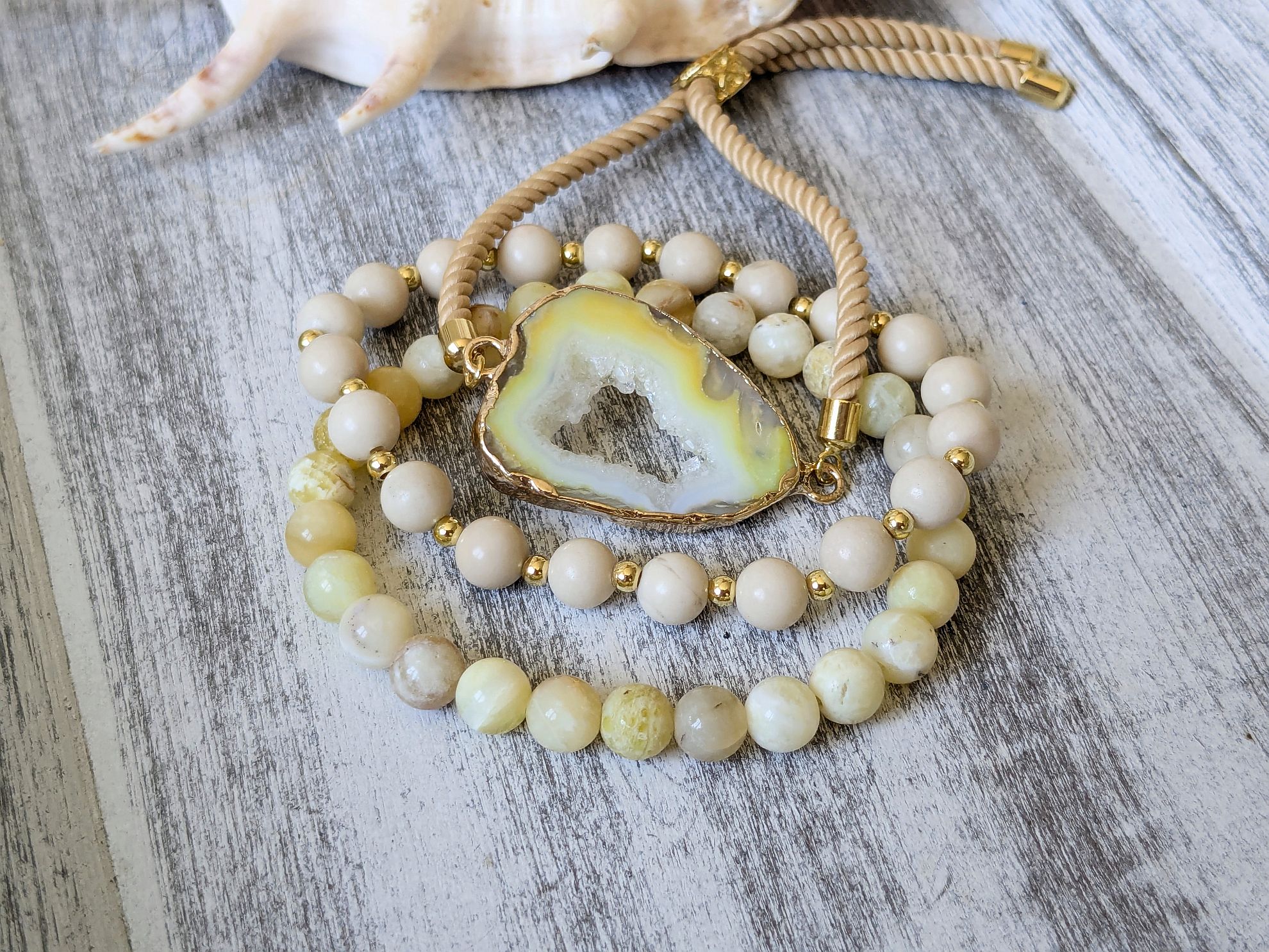 Set so žltým opálom