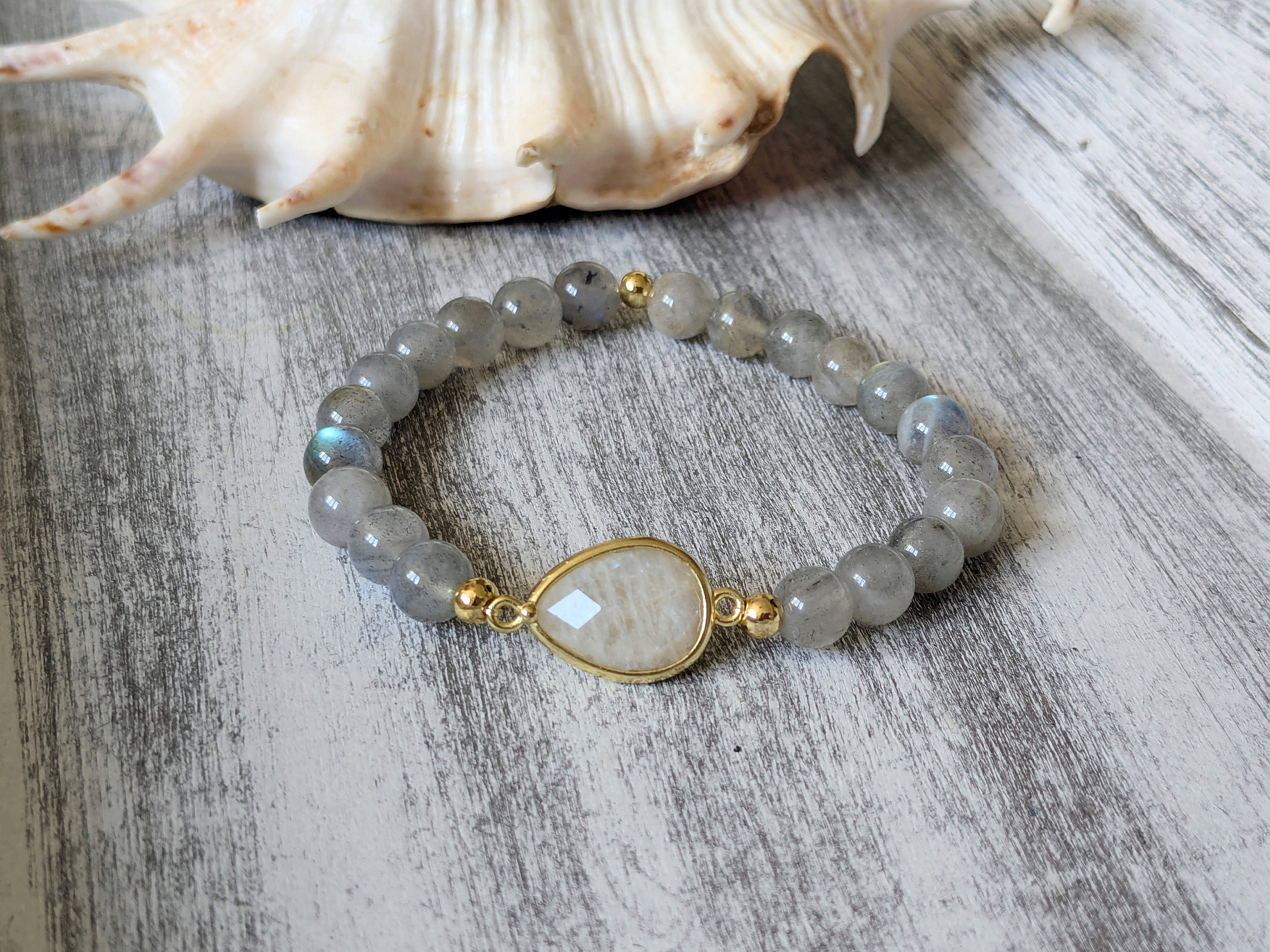 Labradorit s mesačným kameňom